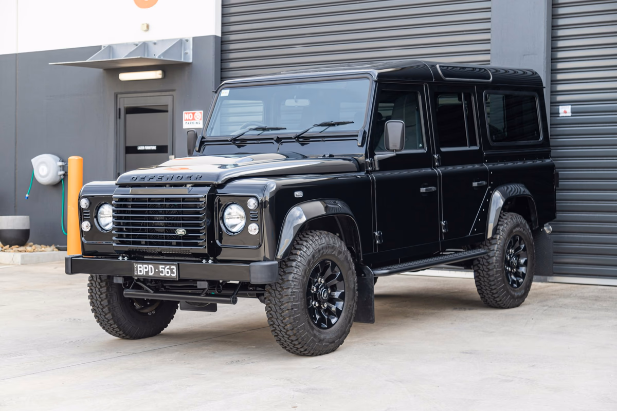 Land Rover Defender 110 L316 cover