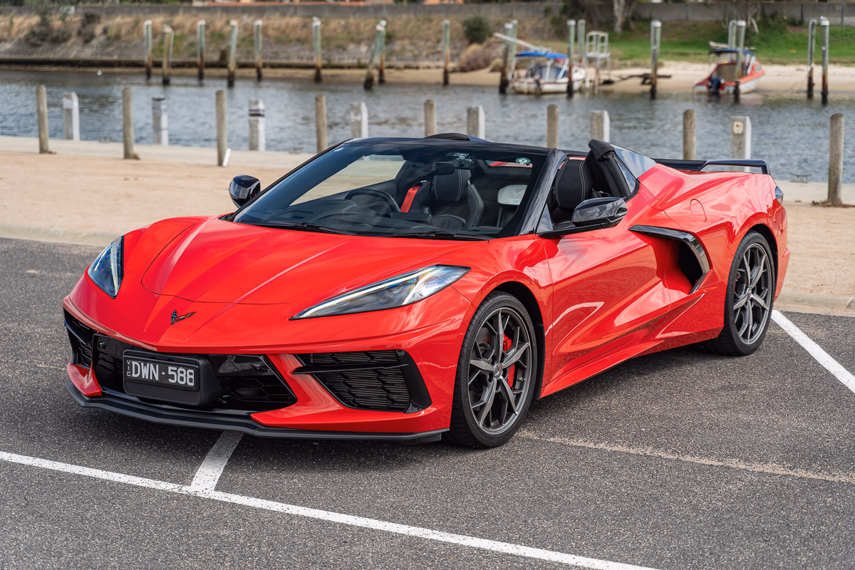 Chevrolet Corvette C8 Stingray 3LT cover