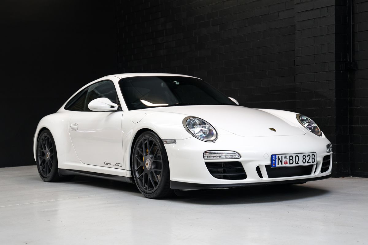 2011 Porsche 911 (997.2) Carrera GTS - Manual