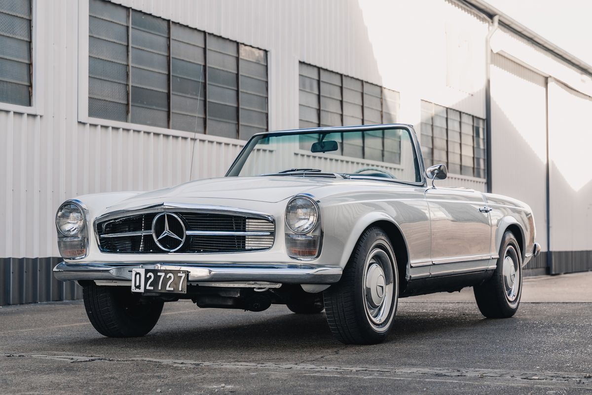 1967 MERCEDES-BENZ 230 SL PAGODA