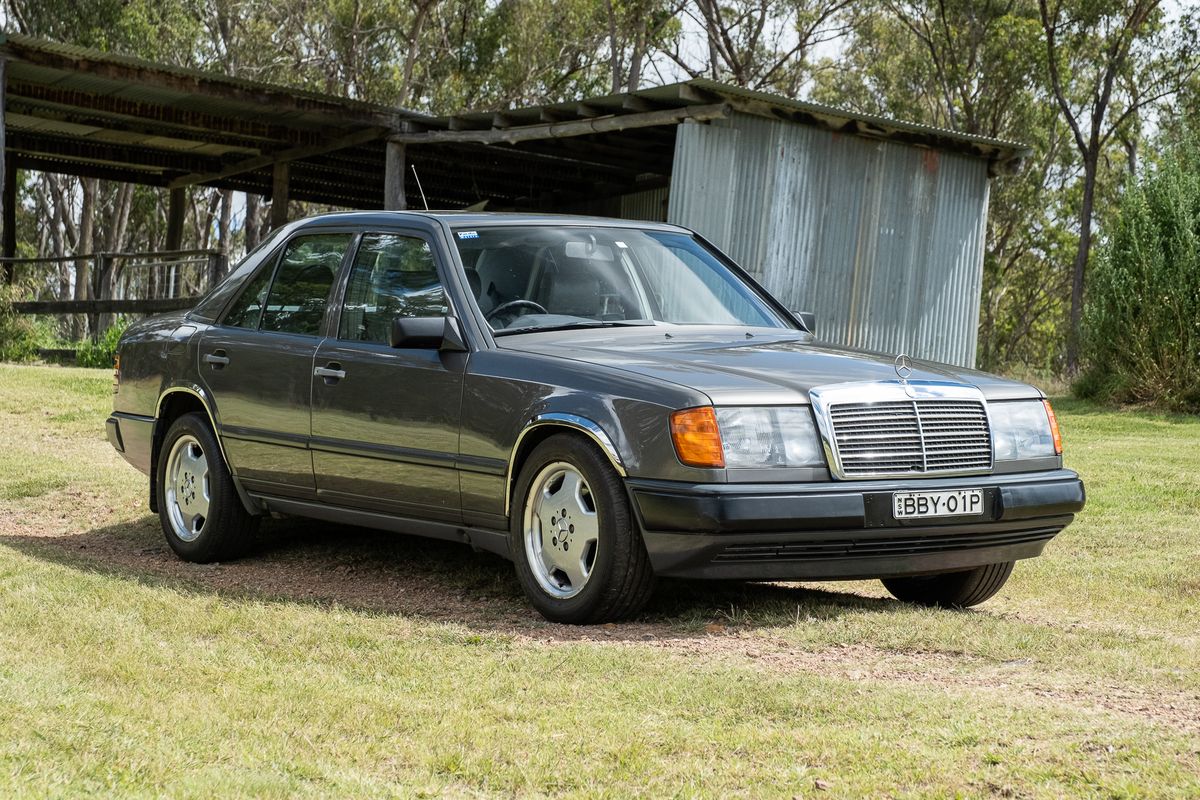 1989 Mercedes-Benz (W124) 300E