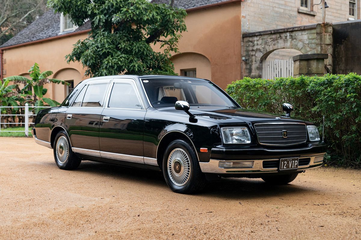 2005 TOYOTA CENTURY V12