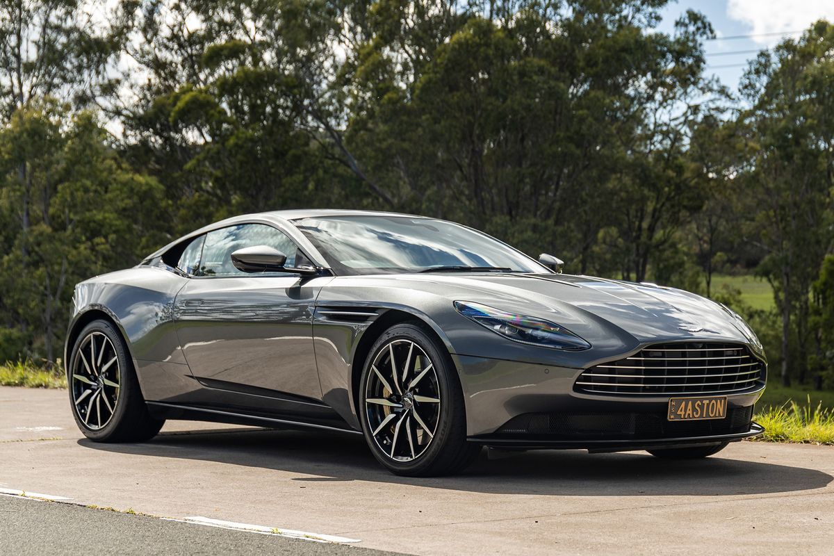 2022 Aston Martin DB11 V12 - 6,407 km