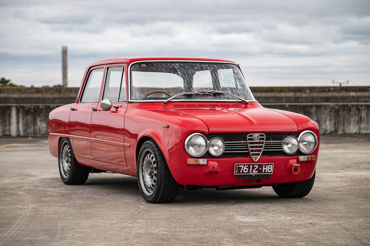 1973 Alfa Romeo Giulia Super - Restomod