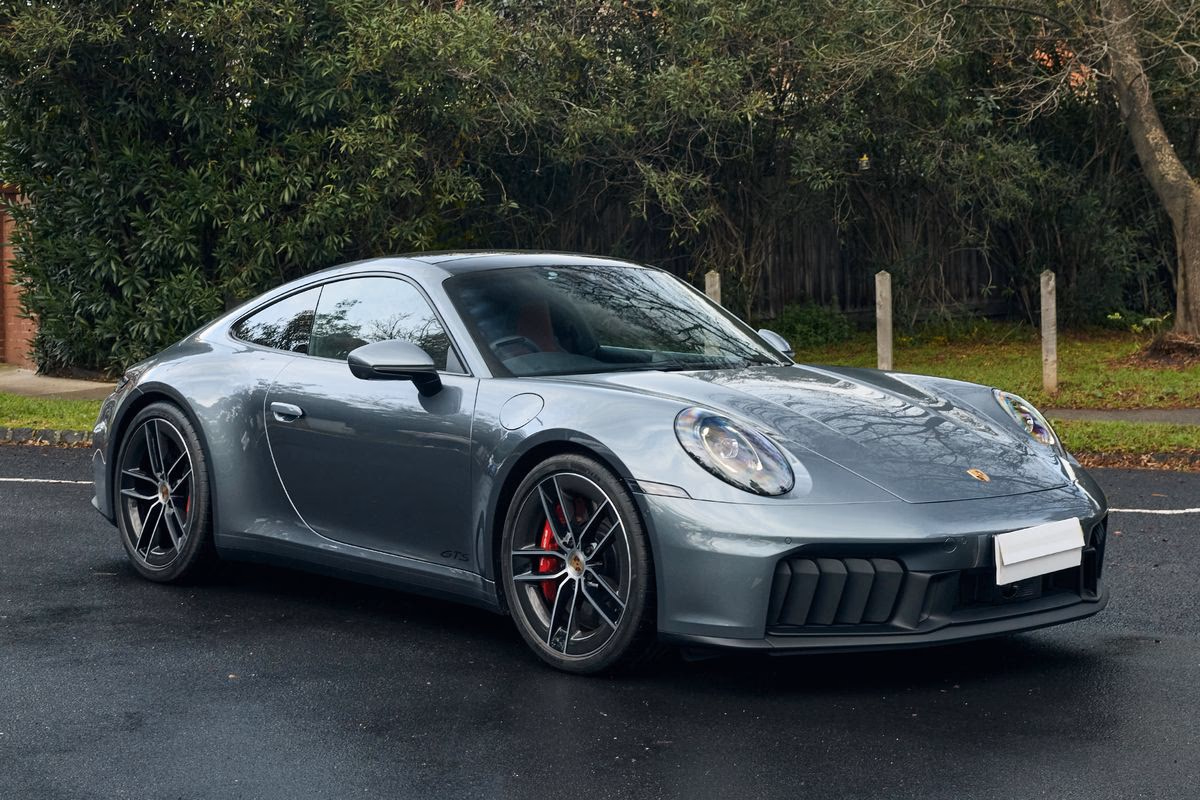 Porsche 911 992.2 cover