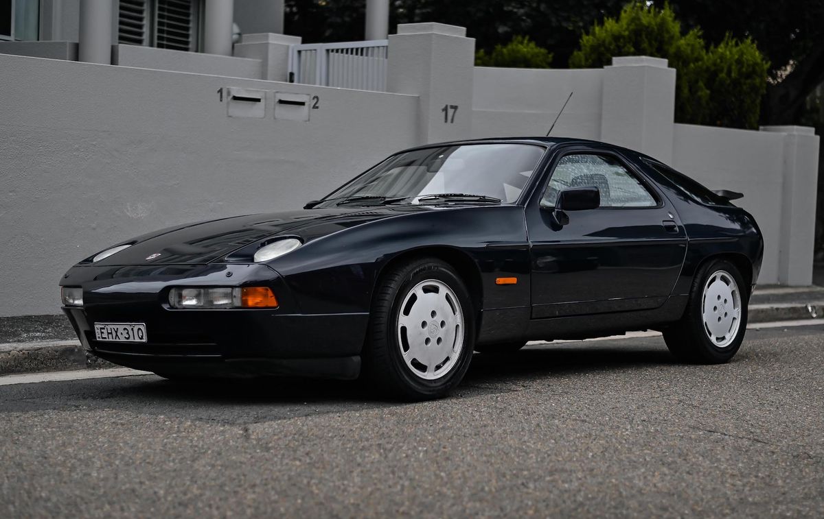 1989 PORSCHE 928 S4