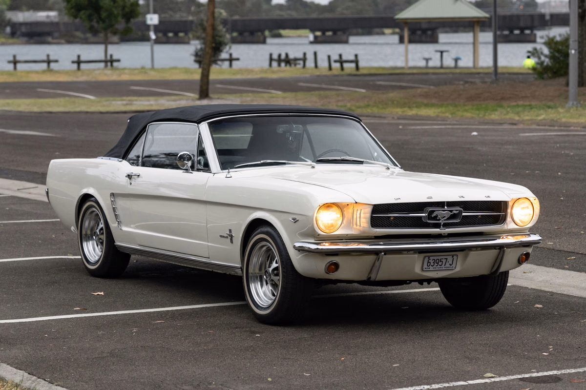 Ford Mustang Convertible cover