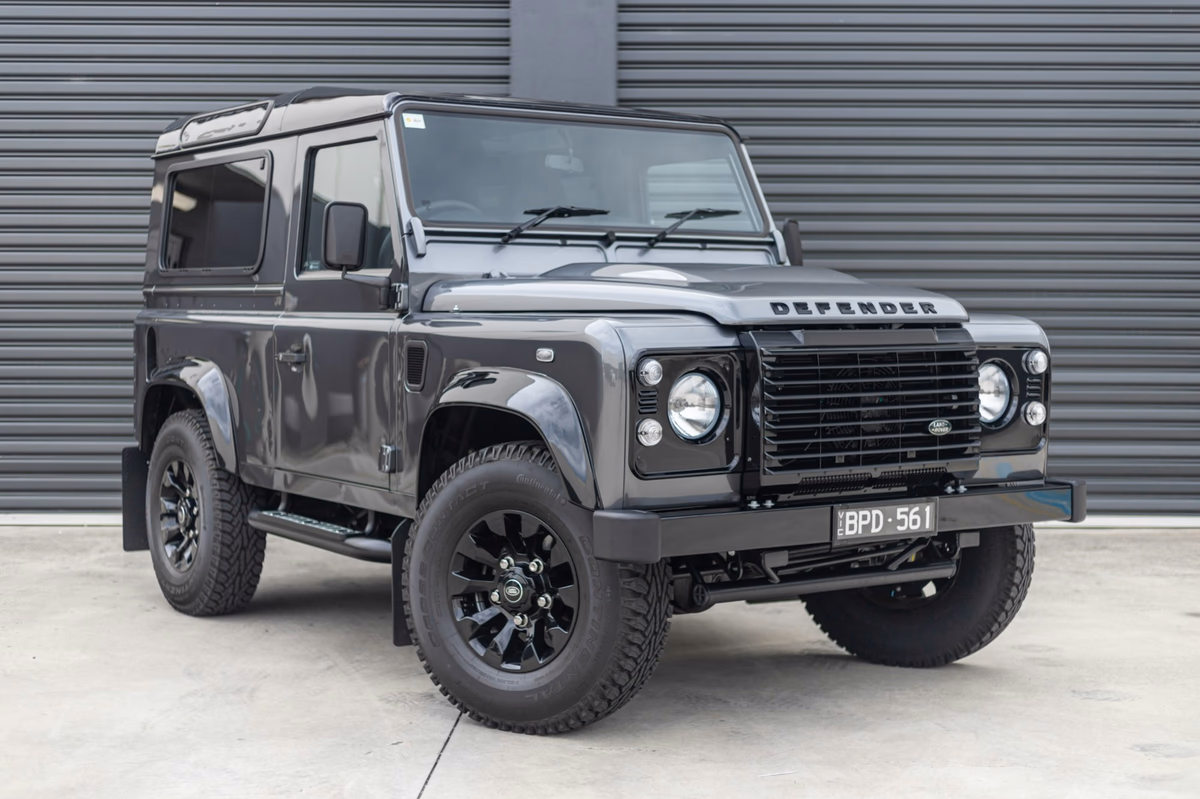 Land Rover Defender 90 XS L316 cover