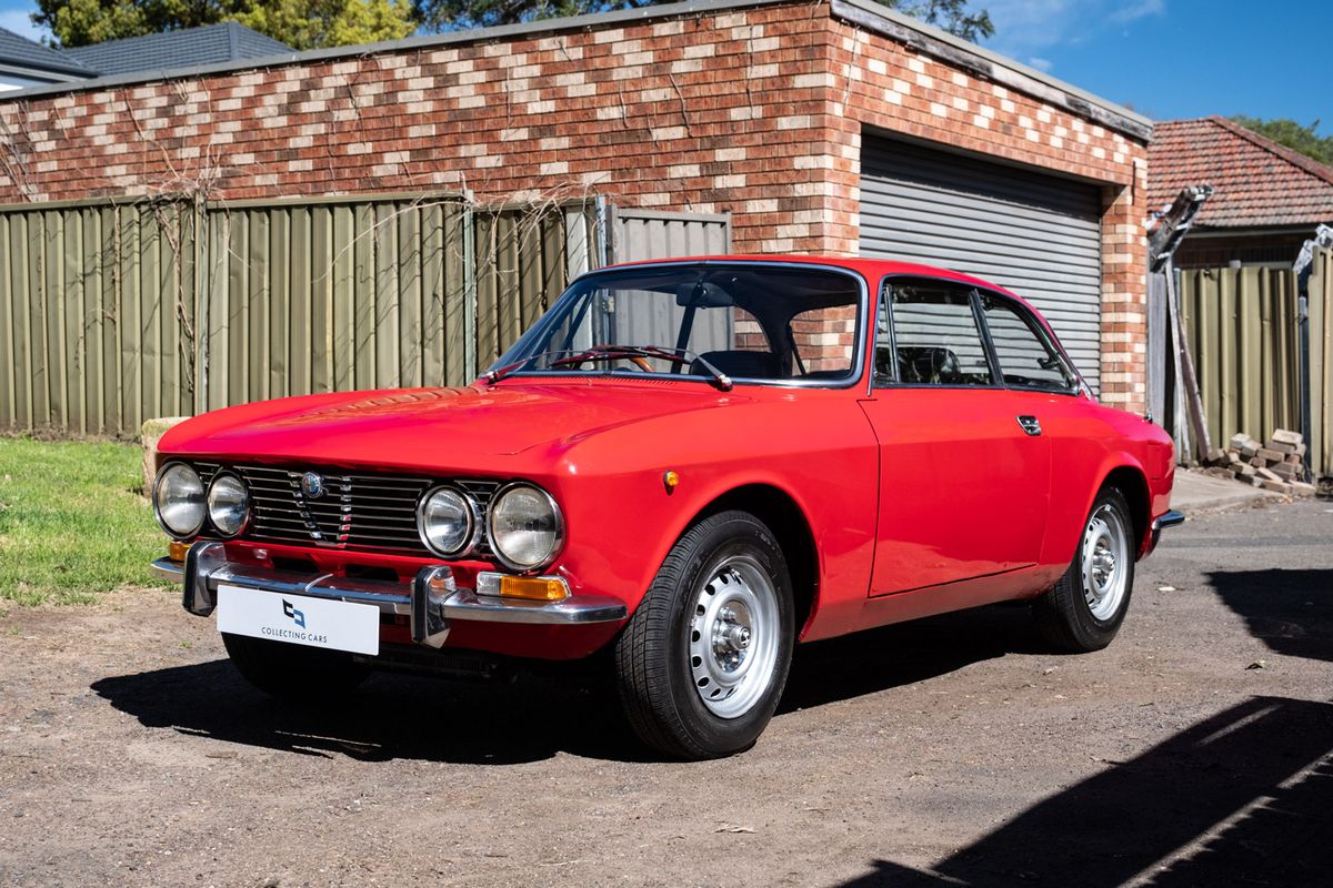 1974 Alfa Romeo GT 2000 Veloce 