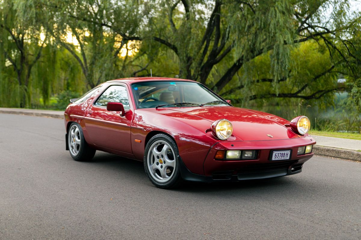 1982 PORSCHE 928