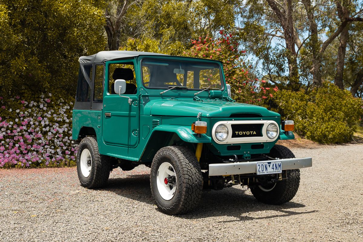 1976 Toyota Land Cruiser FJ40 Soft Top