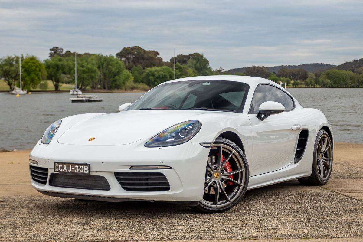 2016 Porsche 718 Cayman S - Manual