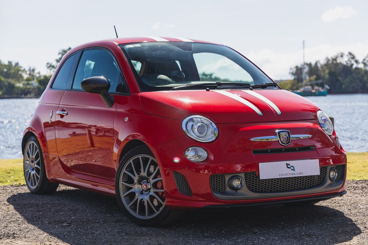 2011 Abarth 695 Tributo Ferrari - 17,089 Km