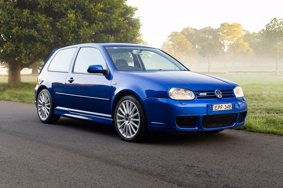 Volkswagen Golf MK4 R32 cover