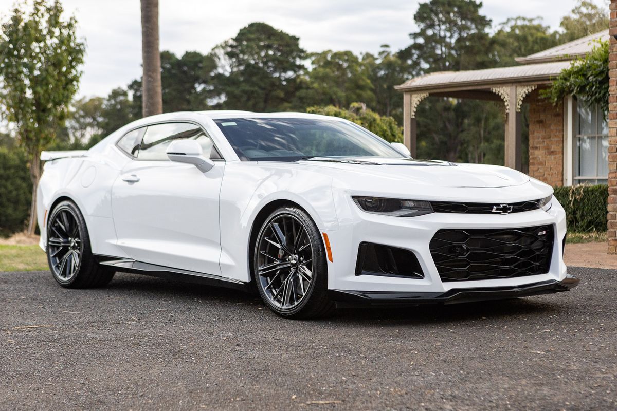 2018 CHEVROLET CAMARO ZL1 - 19,500 KM 