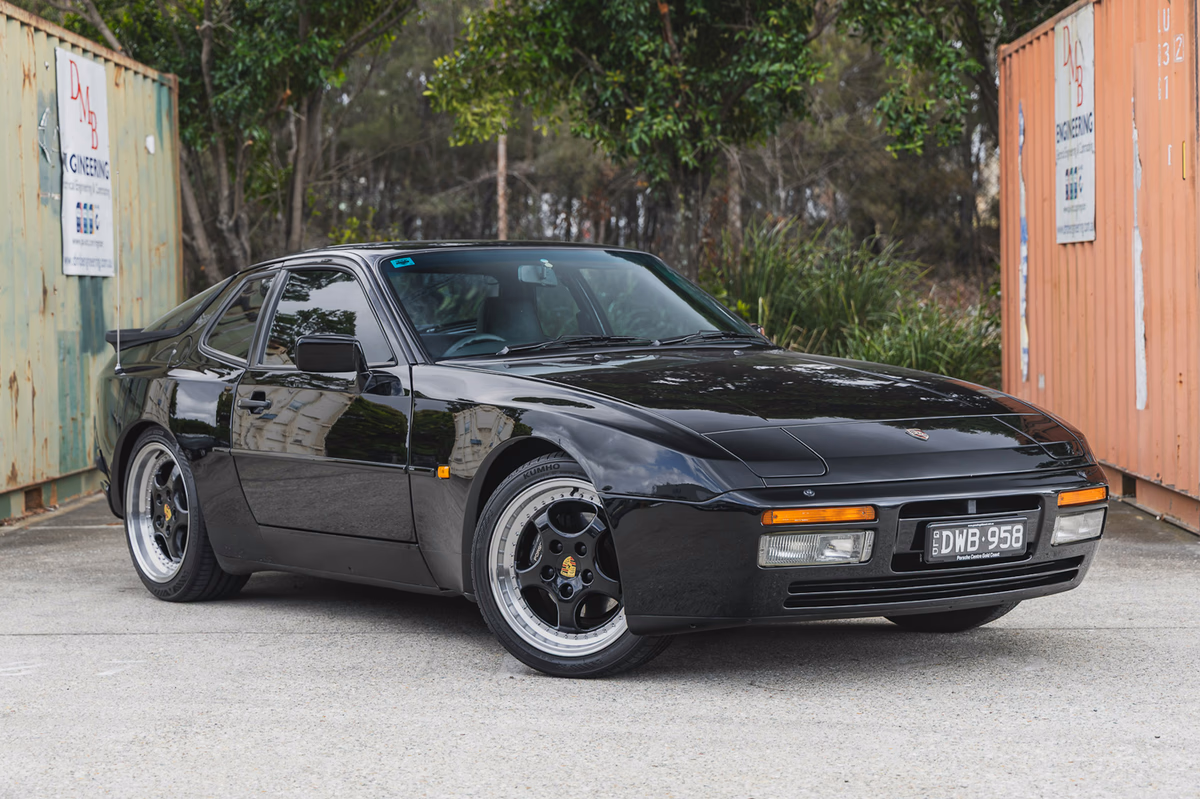 Porsche 944 S2 cover